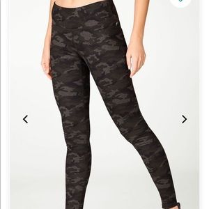 Fabletics Mid Rise Camo leggings!